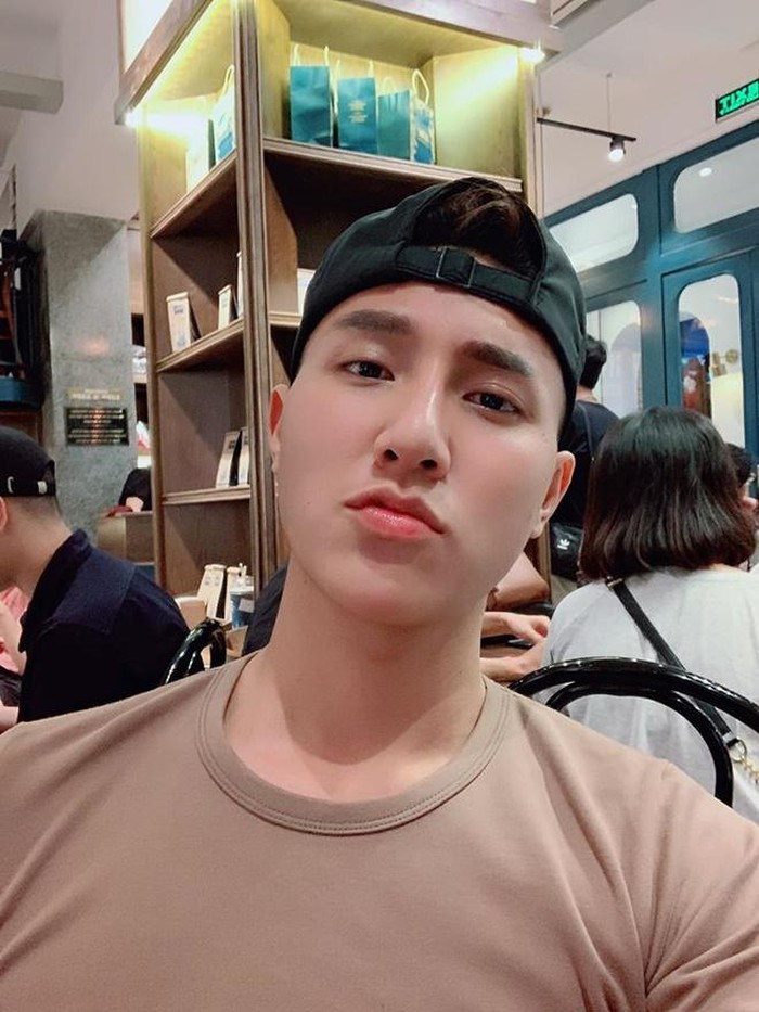 Anh chàng đã làm khá nhiều clip thả thính từ lâu nhưng đến nay mới viral và nhận được nhiều sự quan tâm, chú ý. Mời quý độc giả đón xem thêm video Cường Seven không thích là "hot boy"? - Nguồn: KÊNH VTC1