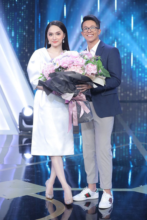 Vào ngày 7/8, cả showbiz đã gửi lời chúc mừng cho Hương Giang và CEO Matt Liu khi nên đôi từ chương trình "Người ấy là ai".