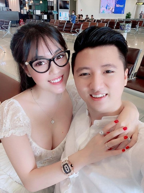Thông tin nữ giảng viên Âu Hà My và chồng diễn viên điển trai trục trặc tình cảm đang khiến công chúng đặc biệt quan tâm.