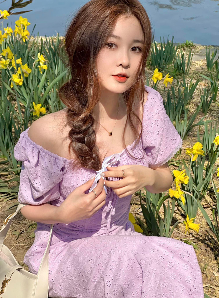 Ribi Sachi (tên thật Nguyễn Thị Thủy) sinh năm 1990 tại Gia Lai nổi tiếng khi làm diễn viên của nhóm hài FAPtv.