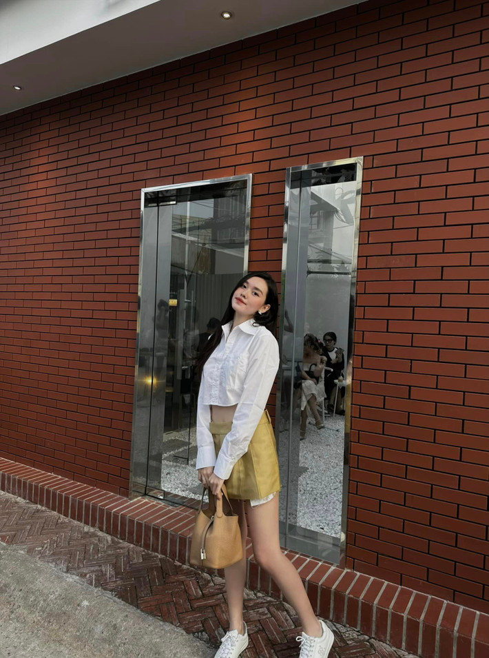 Mỹ nhân 23 tuổi có được thời gian chăm chút cho bản thân không kém cạnh lúc trước, cô cũng thường dành thời gian chăm con.