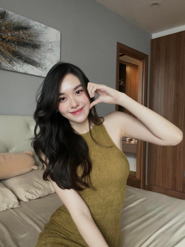 Tường San xinh đẹp, yêu kiều sau sinh với thân hình cân đối.
