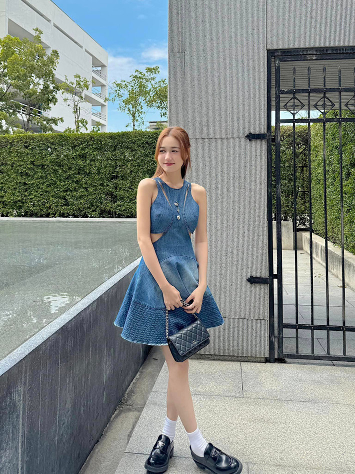 Cô gây bất ngờ với hình ảnh quyến rũ, trưởng thành hơn.