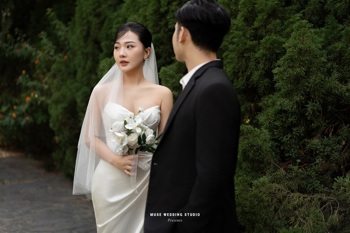 Những bức ảnh cưới hiếm hoi là minh chứng cho nhan sắc nổi bật của cô dâu Hà Vy. Ảnh: MUSE Wedding Studio - Ảnh cưới Hạ Long