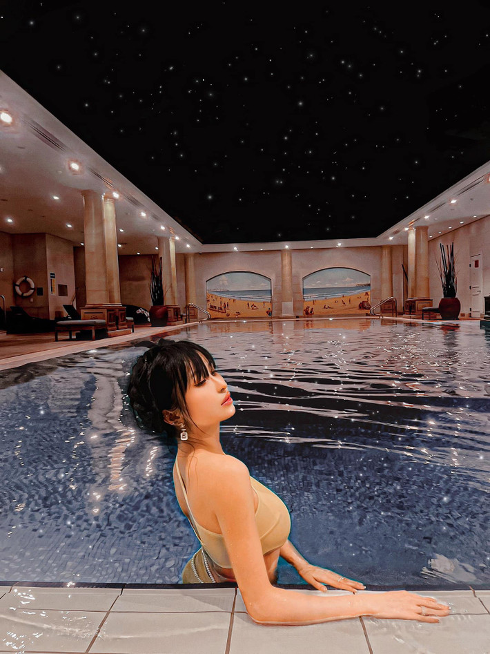Vợ đại gia Minh Nhựa mới đây đăng tải hình ảnh diện bikini khoe đường cong ngọc ngà lên MXH liền nhận được nhiều sự quan tâm từ công chúng.