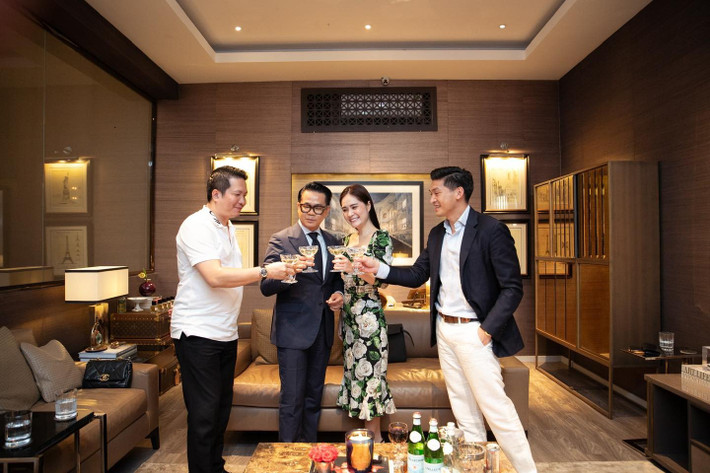 Mới đây, "nữ đại gia quận 7" Đoàn Di Băng khoe "chiến tích chốt đơn" của cô trên gian hàng "quý tộc" này khiến không ít người choáng ngợp.