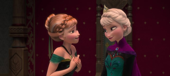 Bên trong lâu đài của chị em Elsa.