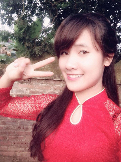 12 năm liền, Linh đạt học sinh giỏi. Cô còn đoạt giải Nhì cấp tỉnh trong kỳ thi học sinh giỏi, giải Ba tiếng Anh cấp tỉnh lớp 9, 10 và 11.
