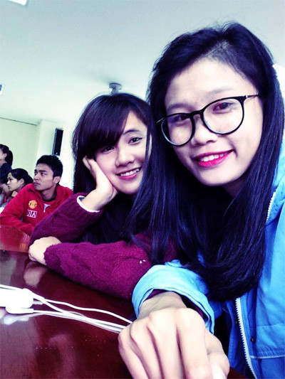 Hoàng Mỹ Linh sinh năm 1996, đến từ Vĩnh Phúc, hiện là sinh viên năm nhất và là B phó học tập của lớp B10 ngành Ngôn ngữ Anh, Học viện Cảnh sát Nhân dân. 