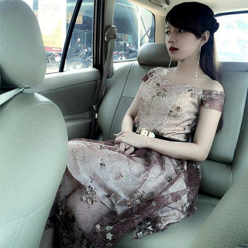 Yến đang là sinh viên Thiết kế thời trang của ĐH Hồng Bàng. Cô có một cửa hàng thời trang thiết kế và 2 đại lý spa. Nổi tiếng vì chuyện dao kéo, việc kinh doanh của Minh Yến trở nên thuận lợi.
