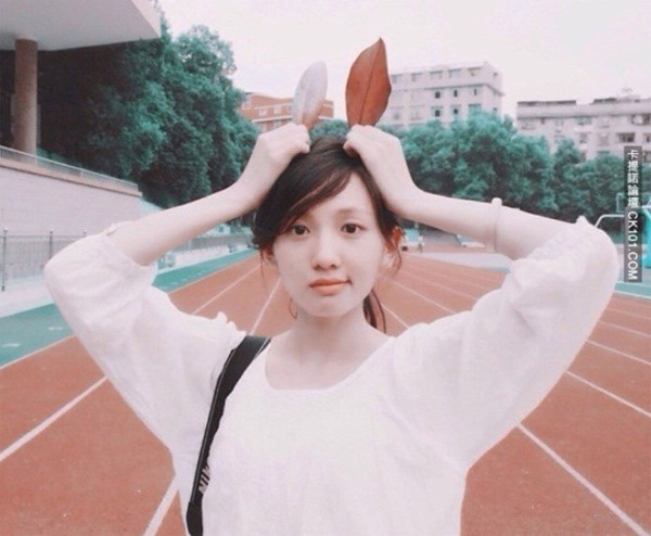 Dân mạng nhận xét, nữ thần công nghệ thông tin tuy không quá xinh đẹp, hoàn hảo song toát lên sự mộc mạc, thuần khiết và rạng ngời như nữ thần. Đến nay, danh tính và thông tin cá nhân của cô vẫn chưa được tìm thấy.