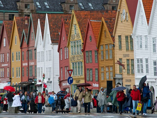 Khu buôn bán Bryggen ở Bergen (di sản thế giới do UNESCO công nhận) là nguyên mẫu để các nhà làm phim thiết kế thành phố Arendelle.