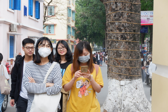 Ngày 2/3, một số trường đại học trên địa bàn TP Hà Nội đã chính thức cho sinh viên trở lại trường học tập sau kì nghỉ kéo dài ngày do ảnh hưởng của dịch COVID-19.