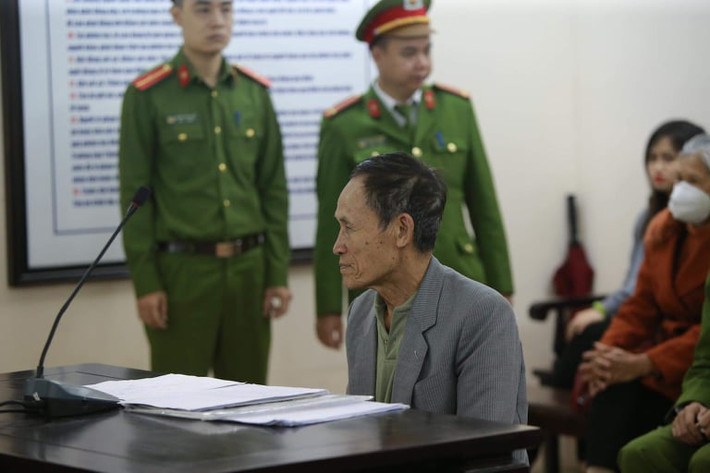Sáng 4/3, TAND quận Ba Đình, Hà Nội đưa ông Nguyễn Thế Hiệp (SN 1947, Ba Đình, tức Hiệp “khùng”) ra xét xử. Ông Hiệp bị truy tố về tội "Vi phạm quy định về phòng cháy, chữa cháy" và được áp dụng biện pháp ngăn chặn cấm đi khỏi nơi cư trú.