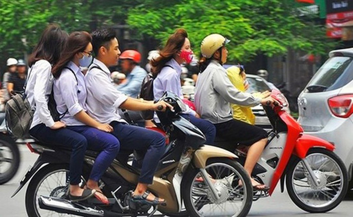 Theo luật giao thông đường bộ 2008, có quy định về điều kiện người lái xe tham gia giao thông, cụ thể, người tham gia giao thông phải đủ độ tuổi, sức khỏe theo quy định 58, điều 60 luật này và có GPLX phù hợp với loại xe được phép điều khiển do cơ quan nhà nước có thẩm quyền cấp. (Ảnh minh họa. Nguồn: VTV)