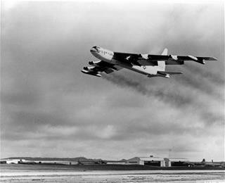 Tới năm 1966, tuyến đường bay không ngừng của B-52 được điều chỉnh lại với ba tuyến chính bao gồm một tuyến bay qua Đại Tây Dương và tới Địa Trung Hải, tuyến thứ hai bay ở khu vực Vịnh Baffin - Bắc Đại Tây Dương và tuyến thứ ba bay ở Alaska. Nguồn ảnh: Flickr.