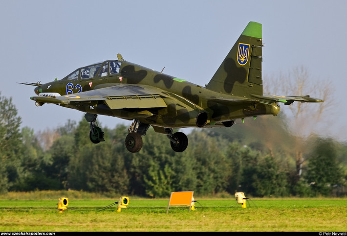 Giống với cường kích cơ A-10 của Mỹ, vũ khí quan trọng nhất của Su-25 thực chất lại là khẩu pháo 30mm có khả năng khai hỏa với tốc độ tối đa lên tới 2500 hoặc thậm chí là 3000 viên mỗi phút.