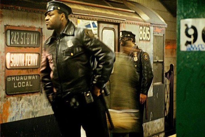 Năm 1980, mức độ tội phạm bên trong hệ thống “metro” của New York lớn đến mức Sở Cảnh sát thành phố này phải huy động hơn 2.300 cảnh sát tuần tra liên tục trong hệ thống này.