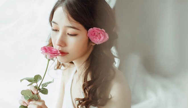 Tuổi Tỵ: Hôm nay người tuổi Tỵ có Chính Tài che chở nên đường tài lộc trong ngày vô cùng vượng phát. Chuyện tiền bạc không quá khó khăn, con giáp này có thể thoải mái chi tiêu theo ý mình nhờ nguồn thu nhập ổn định từ công việc chính. Người tuổi Tỵ dễ nổi nóng, cáu kỉnh vì những chuyện không cần thiết, tự trách mình rồi sau đó lại lặp lại lỗi lầm tương tự. Nếu muốn cải thiện tình trạng mối quan hệ của mình thì nên nhanh chóng tìm kiếm cách để giải tỏa áp lực cho bản thân.