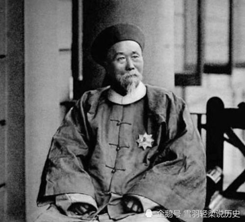 Lý Hồng Chương (1823-1901) tên tự là Thiếu Thuyên, là một đại thần triều đình nhà Thanh trong lịch sử Trung Quốc. Ông là người huyện Hợp Thi, tỉnh An Huy, xuất thân trong một gia đình quan lại giàu có. Ông đậu tiến sĩ đời Đạo Quang, đã từng được bổ nhiệm chức Đạo đài tỉnh Phúc Kiến, sau đó được Tăng Quốc Phiên tiến cử về triều.