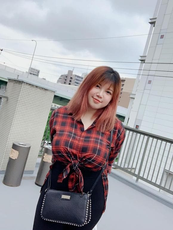 Thu Trang sau đó đã bí mật đặt vé máy bay trở về nhà mà không hề thông báo trước, để tạo bất ngờ cho gia đình. Ảnh: FBNV