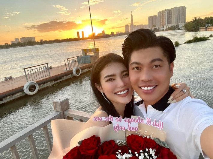 Dù đã có con nhỏ nhưng thỉnh thoảng cặp vợ chồng trẻ lại "trốn con" đi du lịch hâm nóng tình cảm.