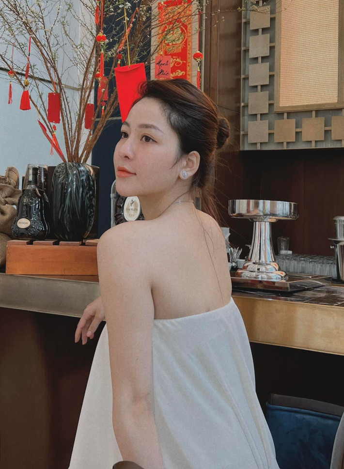 Dù giờ đây đã ra khỏi showbiz nhưng cộng đồng mạng vẫn không thể phủ nhận nhan sắc trời phú cùng vóc dáng ngày càng nuột nà của hot girl Trâm Anh.