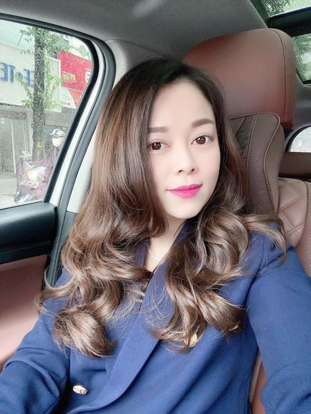 Ngoài nổi tiếng là một bà mẹ đông con, Hằng "Túi" còn rất mát tay trong việc kinh doanh.