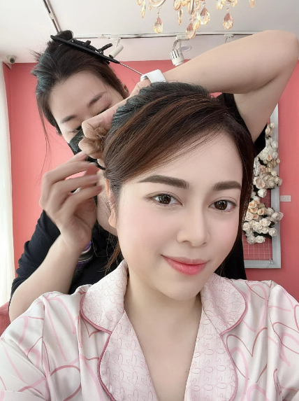 Nhờ tài kinh doanh giỏi nên hot mom này liên tục gây choáng khi sở hữu tài sản hàng khủng, sắm hàng hiệu liên tục khiến netizen hoa mắt.
