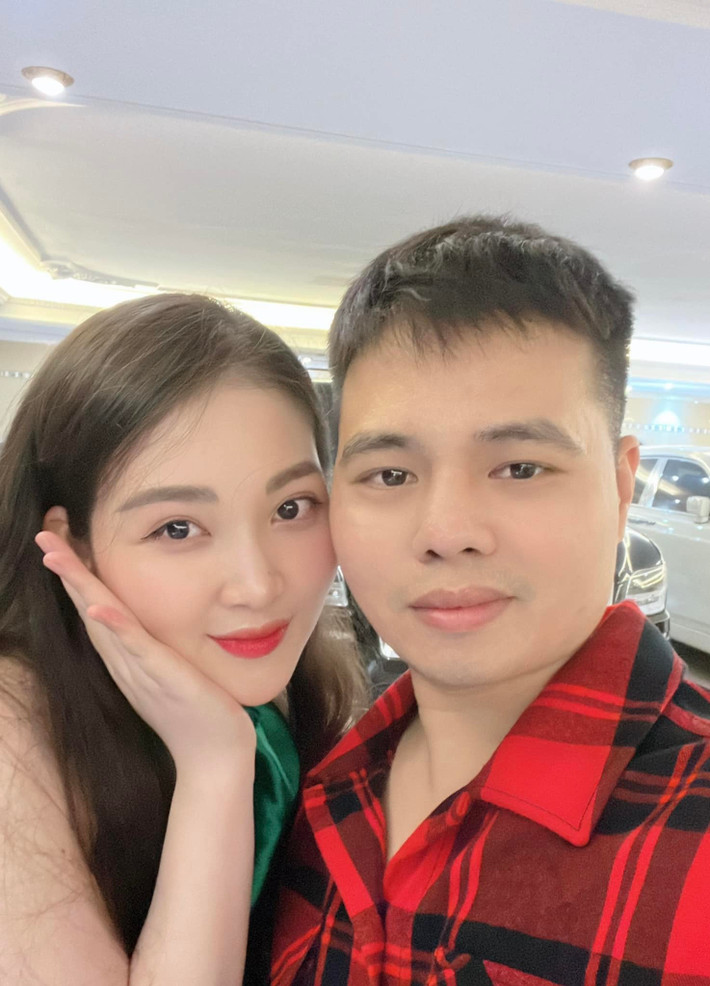 Sau đám cưới, Thu Hương sống cùng gia đình nhà chồng trong căn biệt thự bên ngoài là đá, bên trong ốp gỗ ở huyện Hải Hậu (Nam Định).