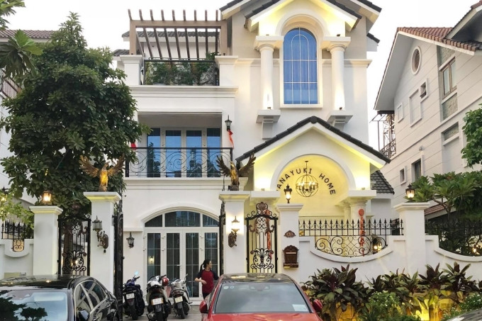 Đáng chú ý hơn ở thời điểm đó, giá vàng SJC đồng loạt được đẩy lên 71 triệu đồng/lượng ở chiều bán ra, và 69,4 triệu đồng/lượng ở chiều mua vào.