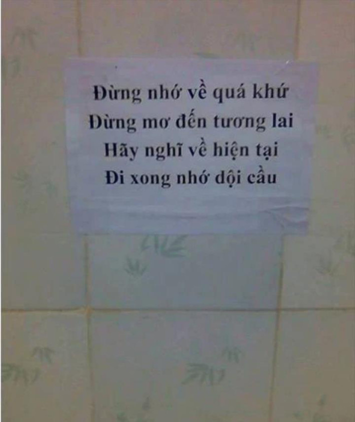 Một pha "cà khịa" đến với những anh nam hay hút thuốc lâu trong WC.