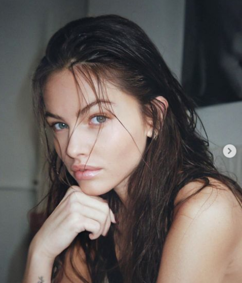 Thylane Blondeau từng nói về bí quyết chăm sóc da của mình rằng quan trọng là các bước tẩy trang, cấp nước và ngủ đủ giấc.
