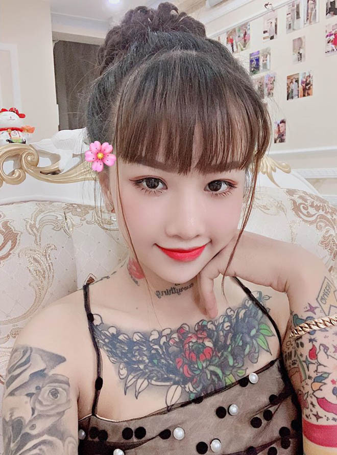 Từ một cô gái mê xăm hình, giờ đây, Thiên Hương đã trở thành nữ thợ xăm chuyên nghiệp.