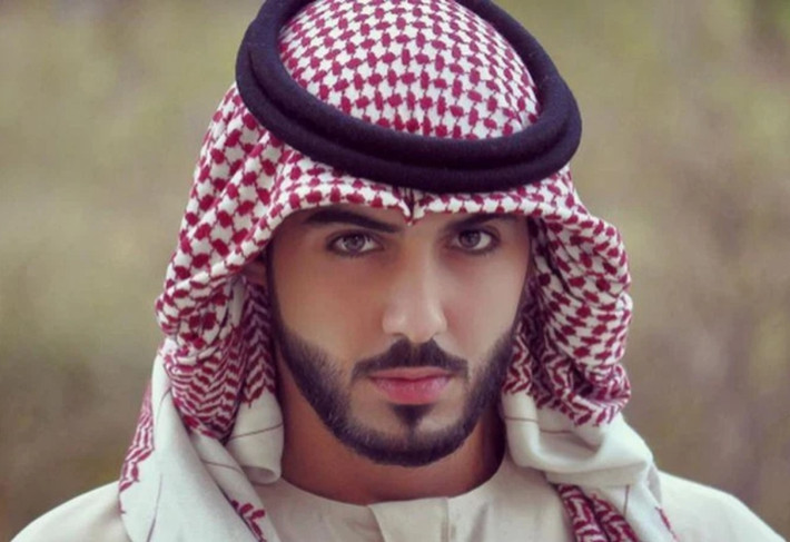 Vụt nổi lên từ câu chuyện bị trục xuất khỏi Arab Saudi vào năm 2013 vì quá điển trai, trai đẹp Omar trở thành một trong những "hiện tượng mạng" được quan tâm nhất tại nhiều nước, trong đó có Việt Nam.