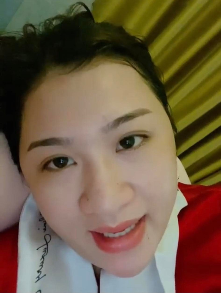 Được biết, đất xây nhà mà 2 vợ chồng Lộc Fuho đang ở là đất ba mẹ cho. Chị Thủy gặp và ở bên Lộc Fuho từ khi nhà anh còn là căn nhà gạch chưa quét xi măng, chứ chưa nổi tiếng như bây giờ.