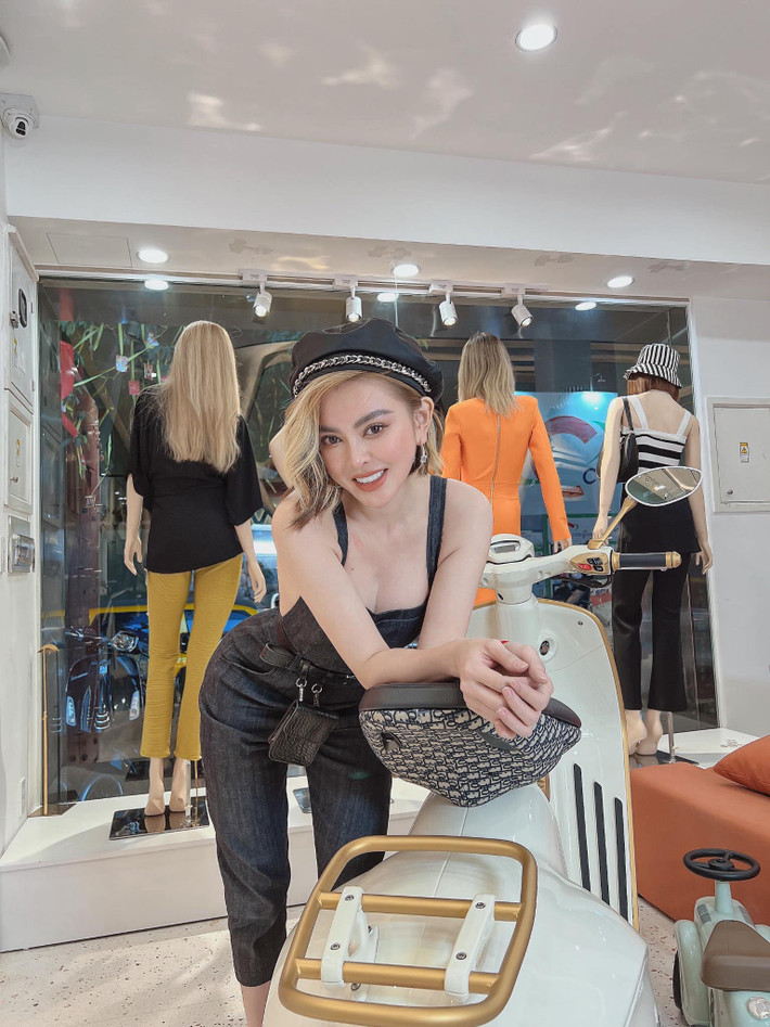 Trước những lời so sánh của cư dân mạng giữa cô và Di Băng, mới đây Trang Nemo đã chính thức lên tiếng. Cô cho biết mình và nhà Đoàn Di Băng không quen nhau. Với Trang Nemo, mọi sự so sánh đều là khập khiễng.