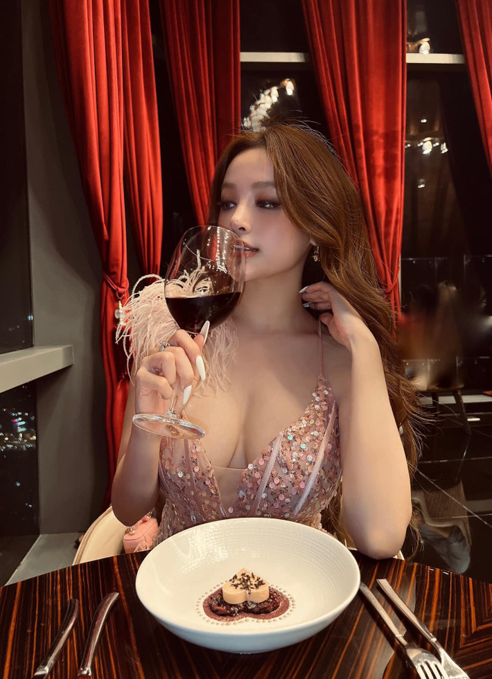 Huyền Baby là một trong những cựu hot girl vẫn gây được sức hút dù không còn tham gia các hoạt động showbiz.