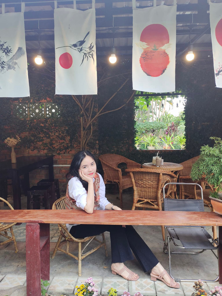 Cô nàng dường như không quan tâm đến sự chú ý của dân mạng dành cho mình.