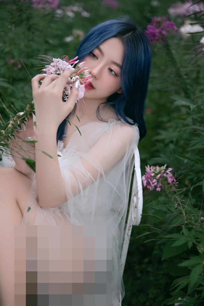 Trang Lucy là sinh viên của trường Đại học Sân khấu Điện ảnh Hà Nội. Với ngoại hình nổi bật, Trang là một trong những mẫu ảnh được nhiều nhãn hiệu "chọn mặt gửi vàng" và còn là một streamer, reviewer có tiếng.