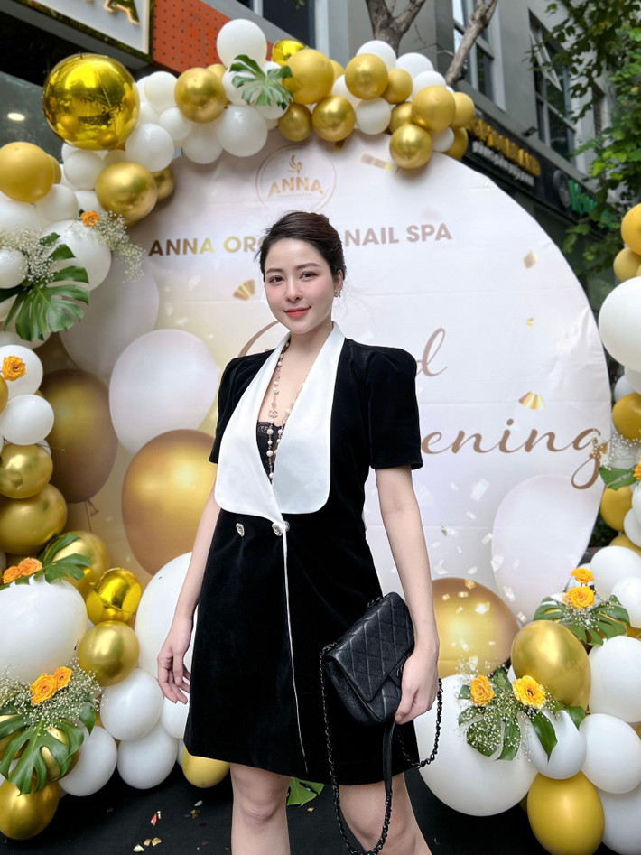  Trâm Anh là cô nàng hot girl được các fan hâm mộ biết tới với ngoại hình ấn tượng cùng khuôn mặt khả ái.