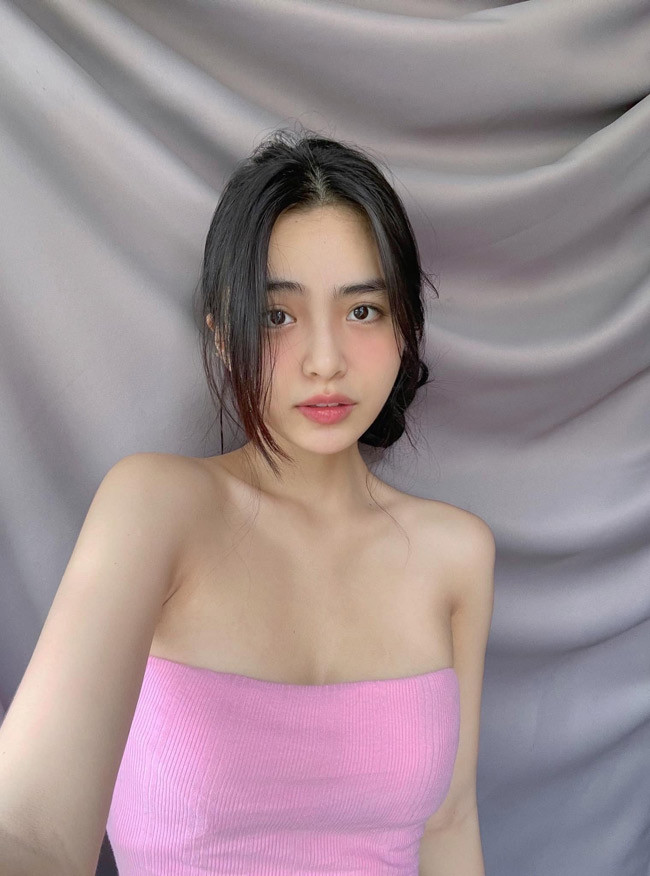 Hoàng Vi chia sẻ, cô nhận được nhiều tin nhắn gạ gẫm nhưng thay vì bận tâm, cô dành thời gian phát triển bản thân. Ảnh: FBNV