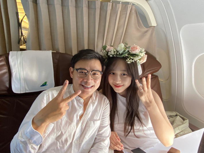 Giữa tháng 6/2021, nữ MC Phạm Ngọc Hà My thông báo đã được bạn trai cầu hôn bất ngờ trên máy bay. Nhận màn cầu hôn vừa đặc biệt vừa bất ngờ của Hùng Đinh, Hà My không giấu được sự xúc động và hạnh phúc.