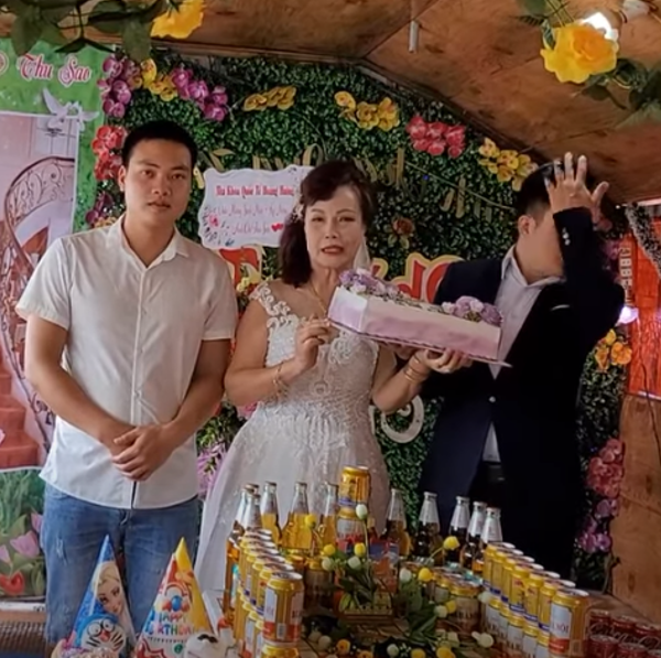 Có thể thấy cuộc sống của họ hiện tại đơn giản và bình dị nhưng lại vô cùng hạnh phúc khi ở bên nhau.