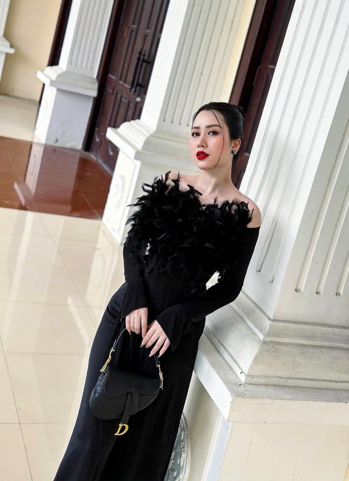Dù là thời điểm trước khi cưới hay sau sinh con đầu lòng, cô nàng vẫn giữ được sắc vóc xinh đẹp "vạn người mê". Ảnh: FBNV