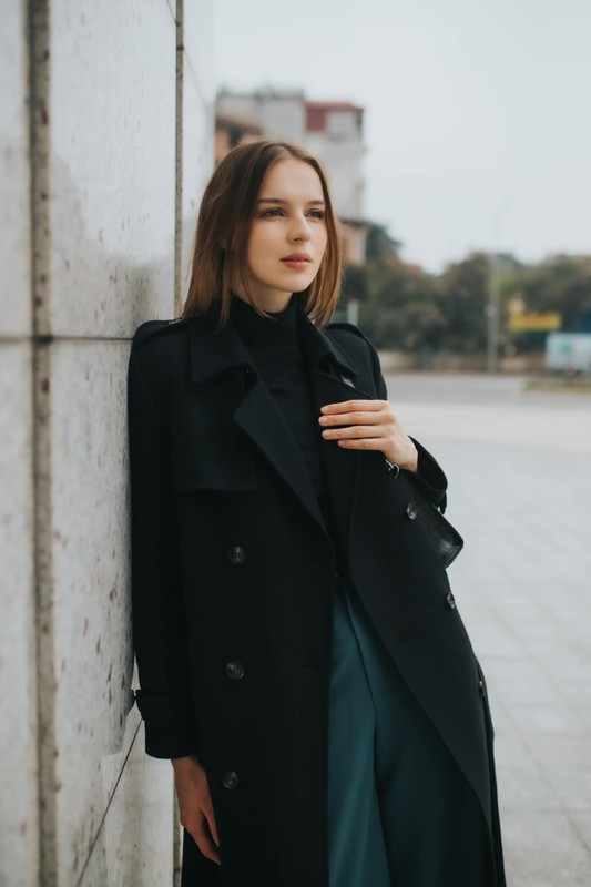 Cô thường tham dự các show diễn đình đám, chương trình truyền hình nổi tiếng.