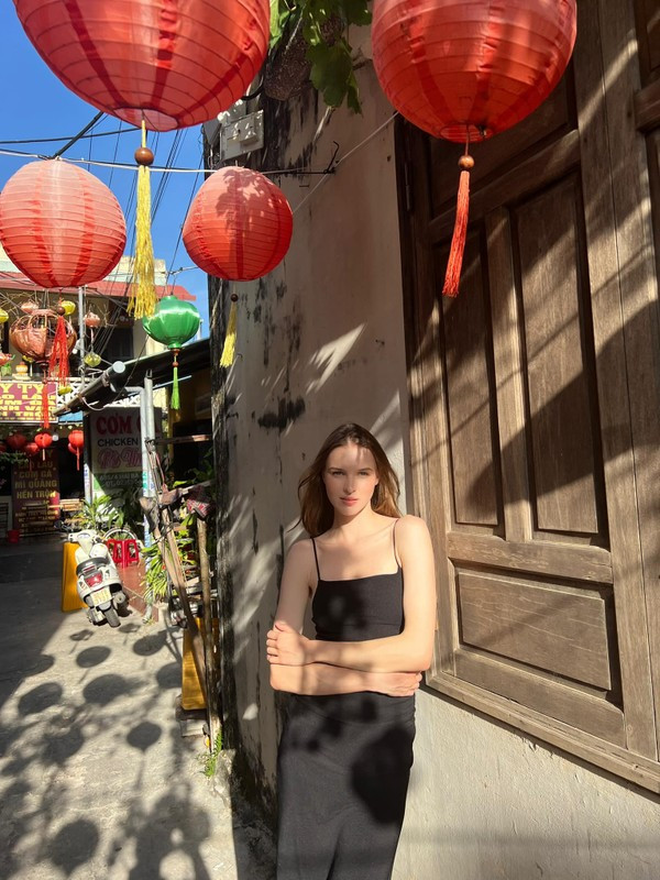 Với chiều cao nổi trội 1m83 và gương mặt xinh đẹp đậm chất Đông Âu, Tường Vy được các nhãn hàng Việt săn đón.