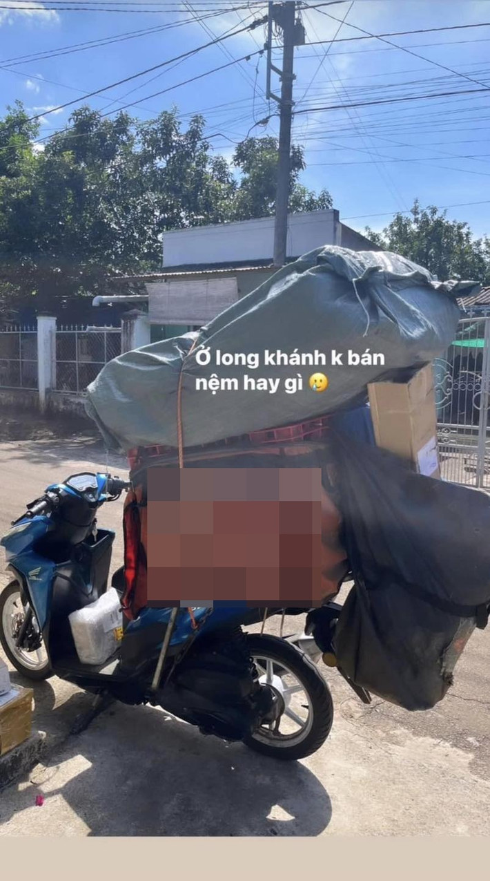 Nhân viên vận chuyển này cho biết, đây không phải lần đầu tiên anh gặp những đơn hàng kỳ quái và độc lạ như vậy.