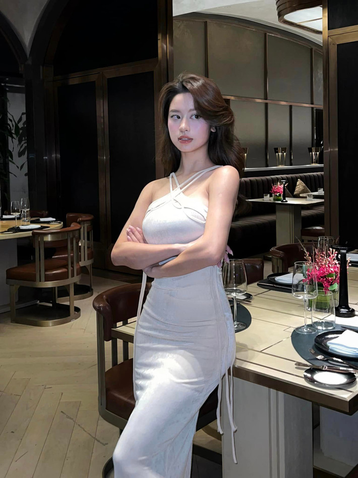 Điều gây bất ngờ hơn cả là khi trở lại, hot girl Thanh Hóa đã công khai chuyện tình yêu của mình với Huyme. Ảnh: FBNV
