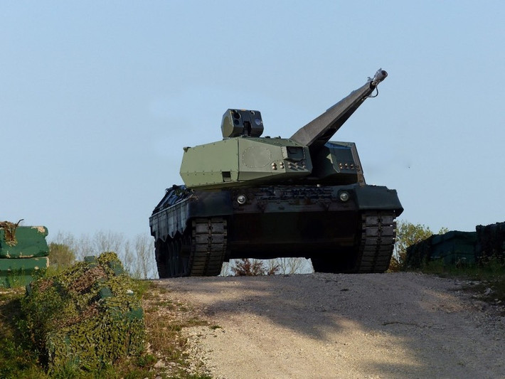 Hiện tại Lực lượng vũ trang Ukraine đã nhận cả trăm xe tăng Leopard 1, việc sử dụng khung gầm nói trên sẽ tạo điều kiện cho việc đảm bảo kỹ thuật đồng thời giảm chi phí so với những khung gầm đắt tiền khác.